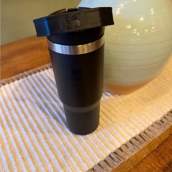 Stanley Matte Black IceFlow 2.0 Flip Straw Tumbler - Picture 2 of 13